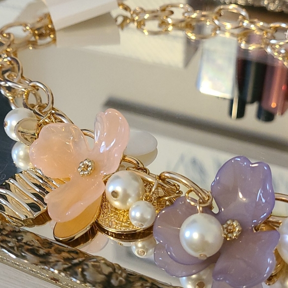 Stunning Statement Necklace - Picture 4 of 8